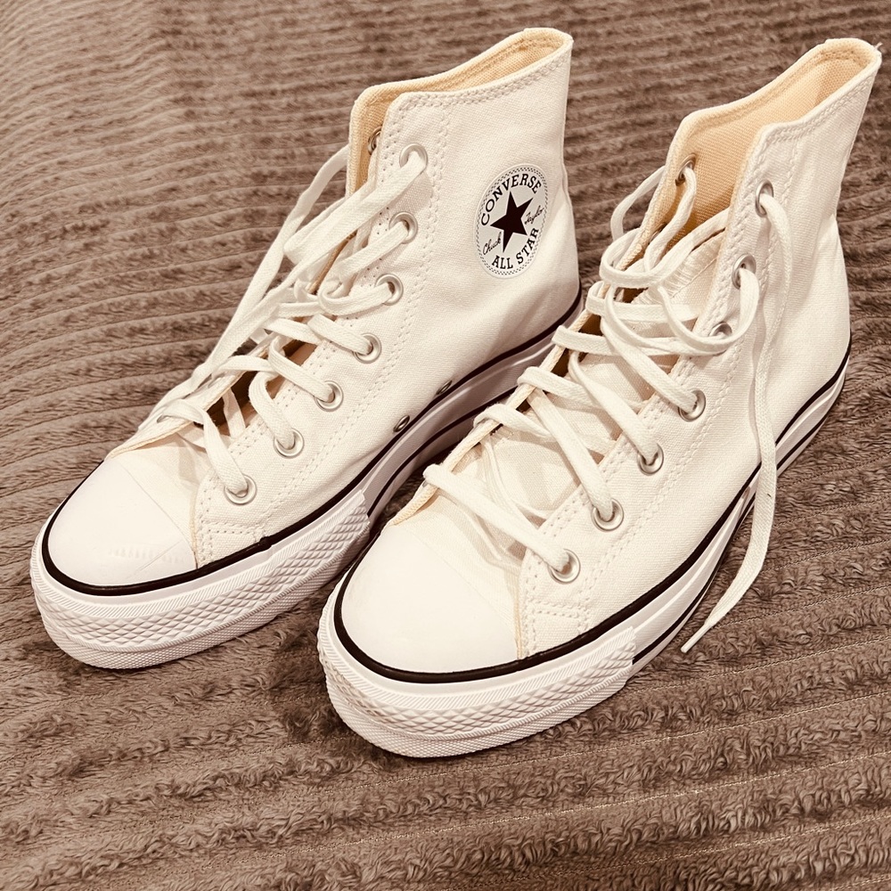 Chuck Taylor All Star Platform Converse.Size 8.5